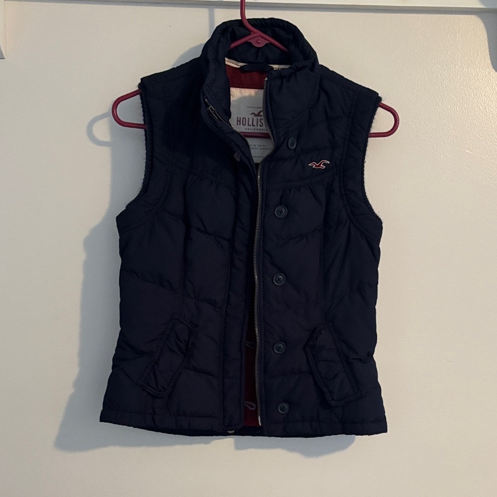 Hollister Women’s Navy Puffer Vest